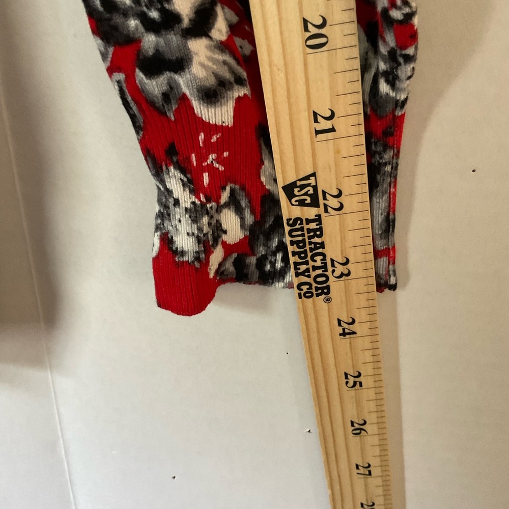 Emaline XL rad and black floral cardigan - Picture 4 of 10